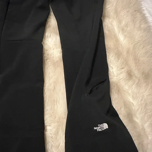 North Face Women’s ski pants and snowboard pants - offers welcome